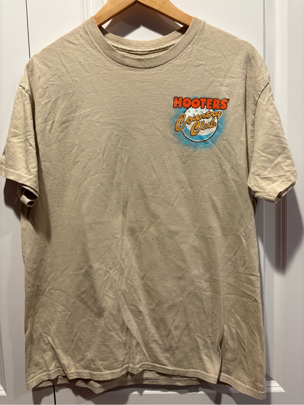 Hooters Men's Beige T-Shirt With Country Club Logo